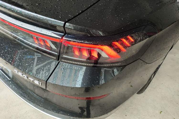 Used Volkswagen Lamando 2022 Lavida L 280TSI DSG Cool & Spicy Edition Right Rear Taillight