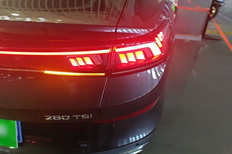 Used Volkswagen Lamando 2022 Lavida L 280TSI DSG Cool & Spicy Edition Right Rear Taillight