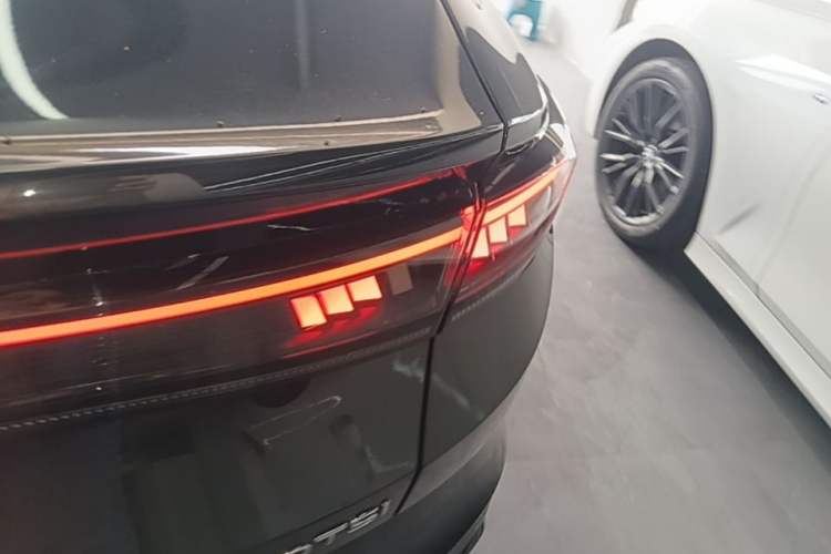 Used Volkswagen Lamando 2022 Lingdu L 280TSI DSG Spicy Edition Right Rear Taillight