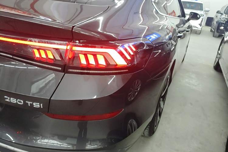 Used Volkswagen Lamando 2022 Lavida L 280TSI DSG Cool & Spicy Edition Right Rear Taillight