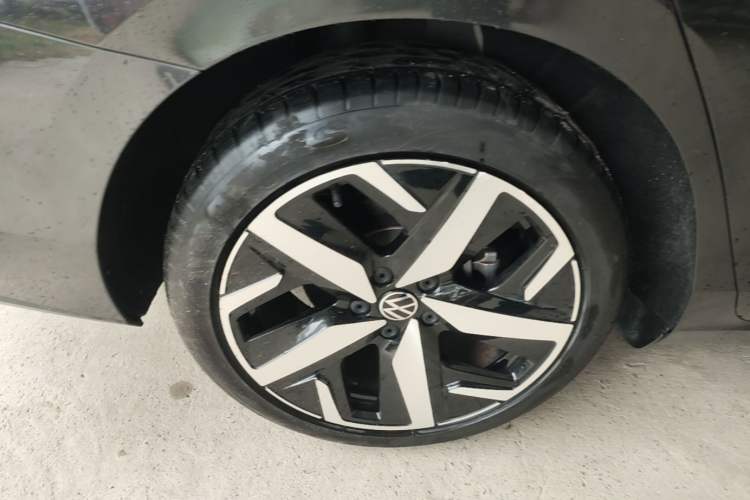 Used Volkswagen Lamando 2022 Lavida L 280TSI DSG Cool & Spicy Edition Right Rear Wheel Hub