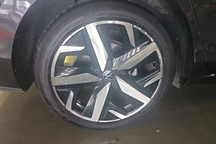 Used Volkswagen Lamando 2022 Lavida L 280TSI DSG Cool & Spicy Edition Right Rear Wheel Hub