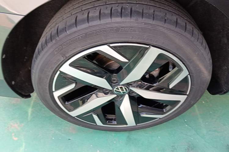 Used Volkswagen Lamando 2022 Lavida L 280TSI DSG Cool & Spicy Edition Right Rear Wheel Hub