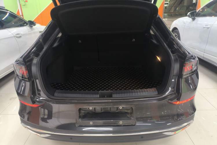 Used Volkswagen Lamando 2022 Lavida L 280TSI DSG Cool & Spicy Edition Trunk