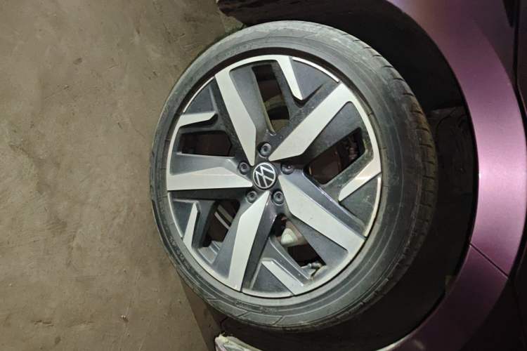 Used Volkswagen Lamando 2022 Lavida L 280TSI DSG Cool & Spicy Edition Right Front Wheel Hub