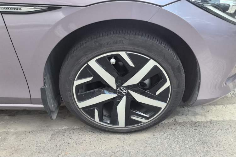 Used Volkswagen Lamando 2022 Lavida L 280TSI DSG Cool & Spicy Edition Right Front Wheel Hub