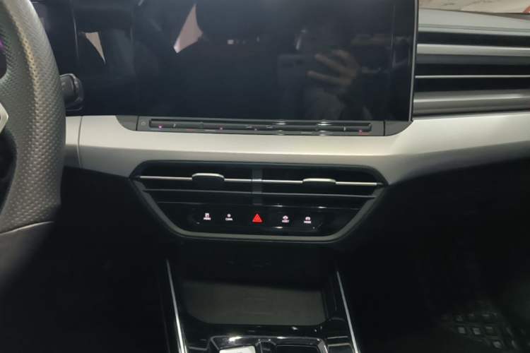 Used Volkswagen Lamando 2022 Lavida L 280TSI DSG Cool & Spicy Edition Audio And AC Panel