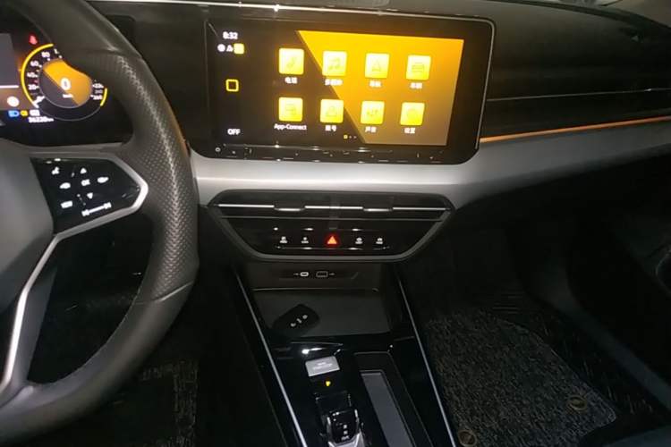 Used Volkswagen Lamando 2022 Lavida L 280TSI DSG Cool & Spicy Edition Audio And AC Panel