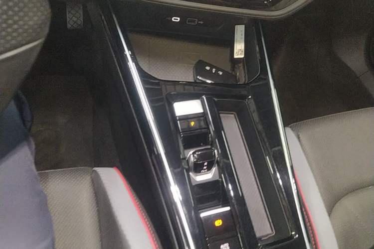 Used Volkswagen Lamando 2022 Lavida L 280TSI DSG Cool & Spicy Edition Gear Lever