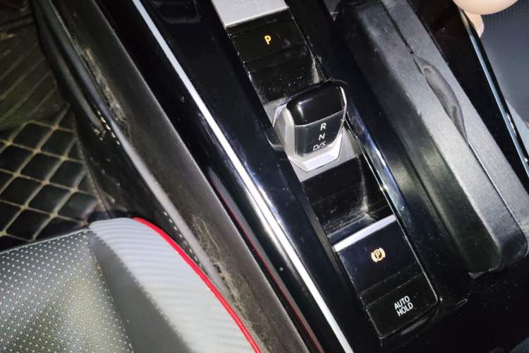 Used Volkswagen Lamando 2022 Lavida L 280TSI DSG Cool & Spicy Edition Gear Lever