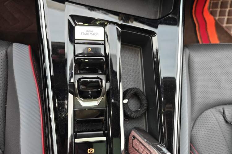 Used Volkswagen Lamando 2022 Lavida L 280TSI DSG Cool & Spicy Edition Gear Lever