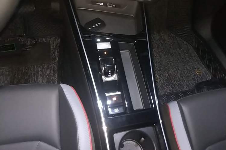 Used Volkswagen Lamando 2022 Lavida L 280TSI DSG Cool & Spicy Edition Gear Lever