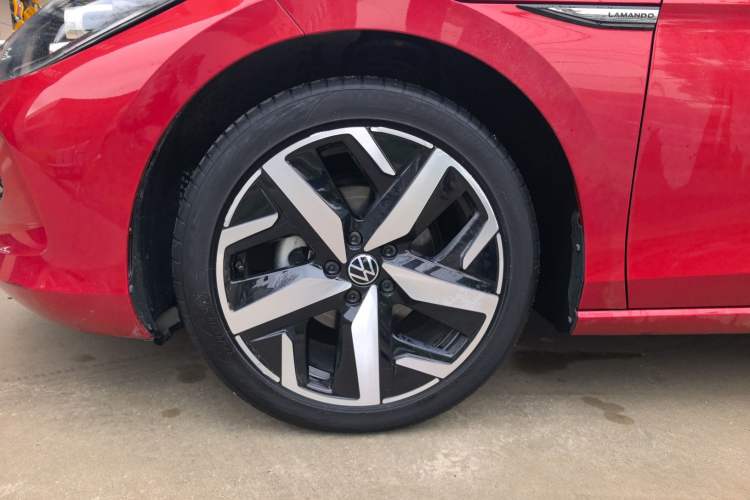 Used Volkswagen Lamando 2022 Lavida L 280TSI DSG Cool & Spicy Edition Left Front Wheel Hub