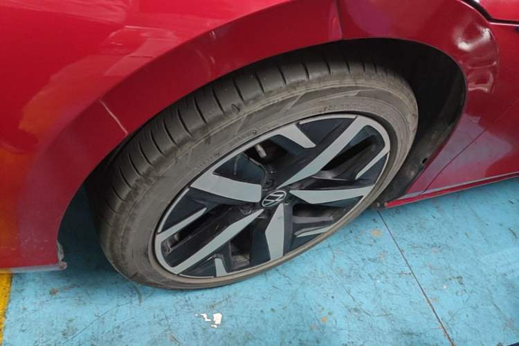 Used Volkswagen Lamando 2022 Lavida L 280TSI DSG Cool & Spicy Edition Left Front Wheel Hub