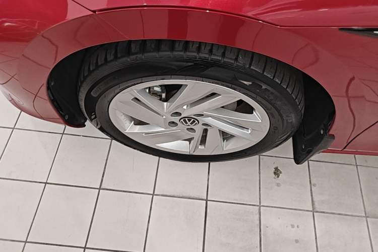 Used Volkswagen Lamando 2022 Lingdu L 280TSI DSG Spicy Edition Left Front Wheel Hub