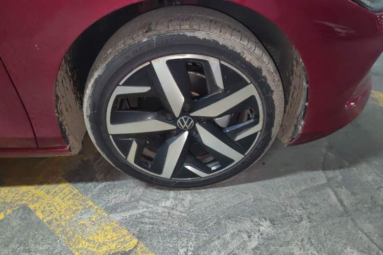 Used Volkswagen Lamando 2022 Lavida L 280TSI DSG Cool & Spicy Edition Right Front Wheel Hub