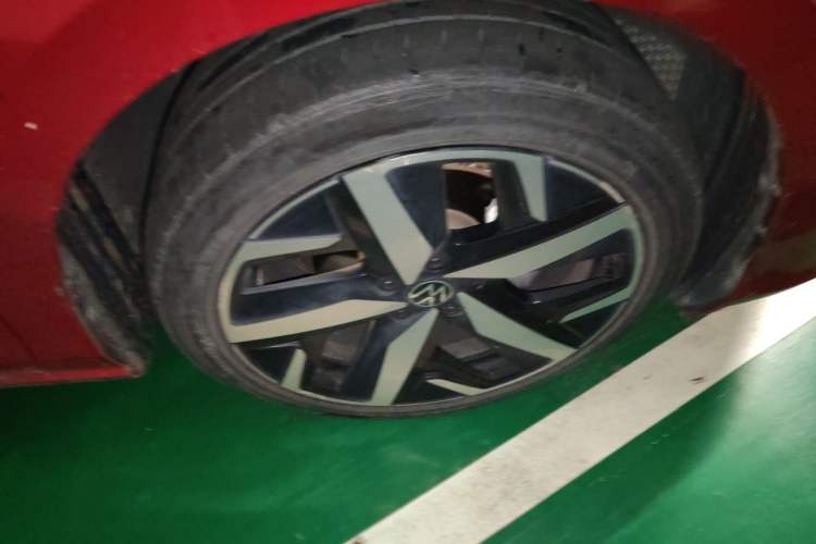 Used Volkswagen Lamando 2022 Lavida L 280TSI DSG Cool & Spicy Edition Right Front Wheel Hub