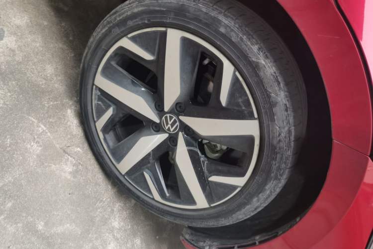 Used Volkswagen Lamando 2022 Lavida L 280TSI DSG Cool & Spicy Edition Right Front Wheel Hub