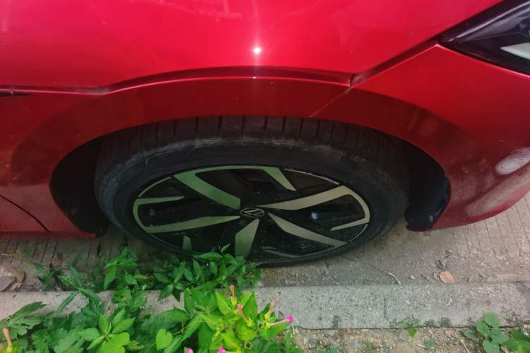 Used Volkswagen Lamando 2022 Lavida L 280TSI DSG Cool & Spicy Edition Right Front Wheel Hub