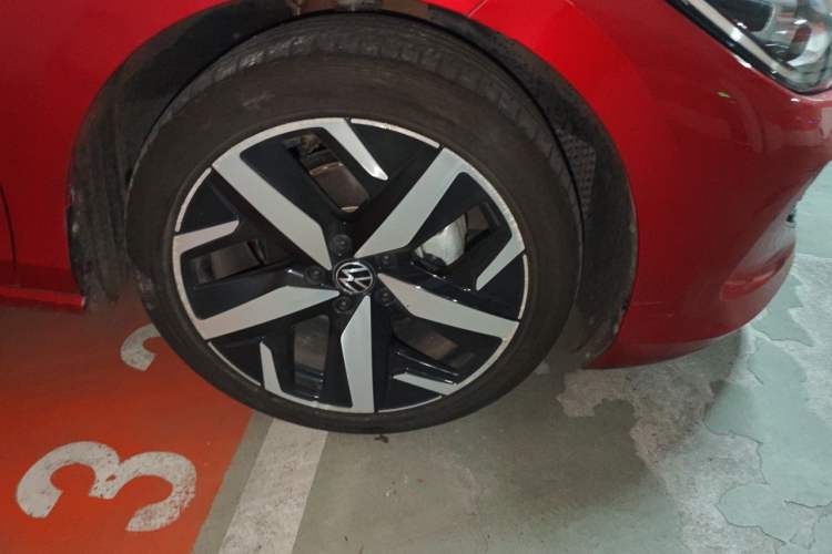 Used Volkswagen Lamando 2022 Lavida L 280TSI DSG Cool & Spicy Edition Right Front Wheel Hub