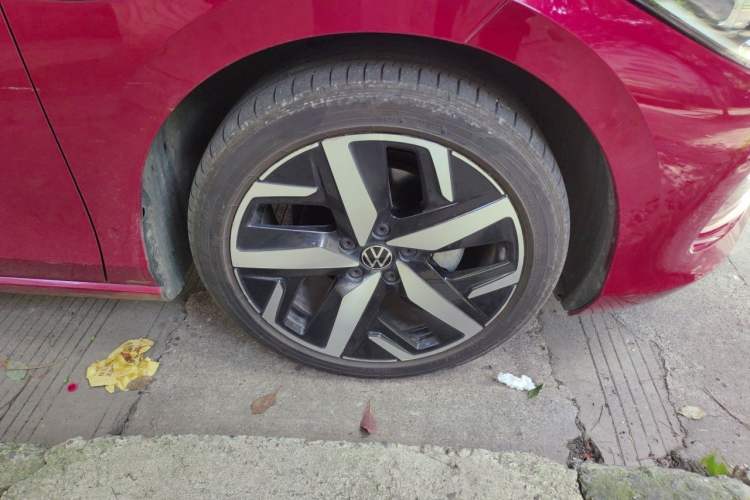 Used Volkswagen Lamando 2022 Lavida L 280TSI DSG Cool & Spicy Edition Right Front Wheel Hub