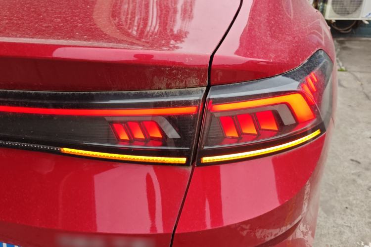 Used Volkswagen Lamando 2022 Lingdu L 280TSI DSG Ultra-Spicy Flagship Edition Right Rear Taillight
