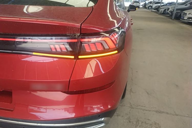 Used Volkswagen Lamando 2022 Lavida L 280TSI DSG Cool & Spicy Edition Right Rear Taillight