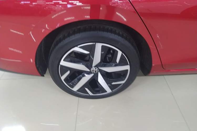 Used Volkswagen Lamando 2022 Lavida L 280TSI DSG Cool & Spicy Edition Right Rear Wheel Hub