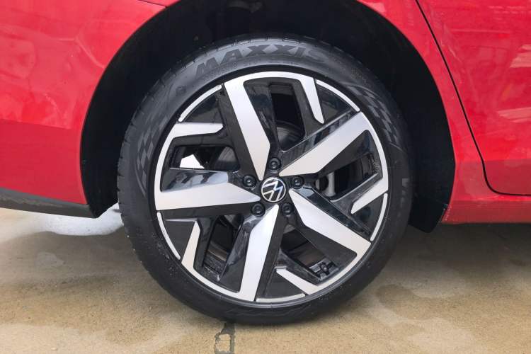 Used Volkswagen Lamando 2022 Lavida L 280TSI DSG Cool & Spicy Edition Right Rear Wheel Hub
