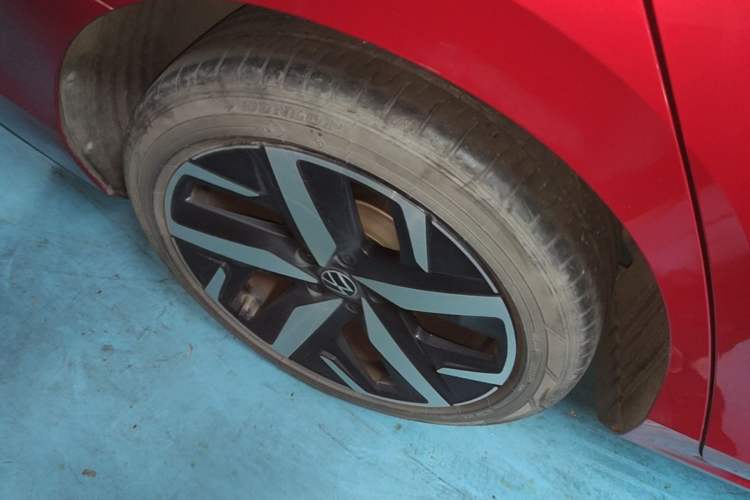 Used Volkswagen Lamando 2022 Lavida L 280TSI DSG Cool & Spicy Edition Right Rear Wheel Hub