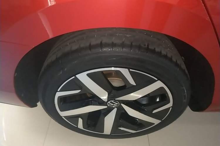 Used Volkswagen Lamando 2022 Lavida L 280TSI DSG Cool & Spicy Edition Right Rear Wheel Hub