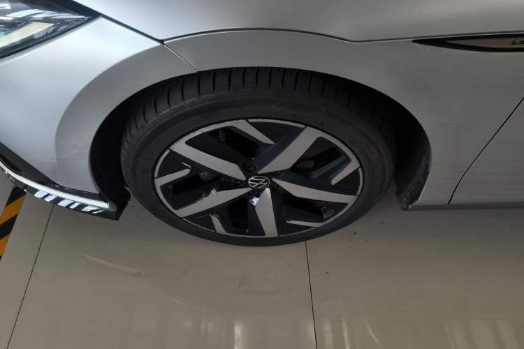 Used Volkswagen Lamando 2022 Lavida L 280TSI DSG Cool & Spicy Edition Left Front Wheel Hub