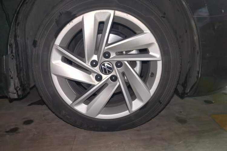 Used Volkswagen Lamando 2022 Lingdu L 280TSI DSG Spicy Edition Right Front Wheel Hub