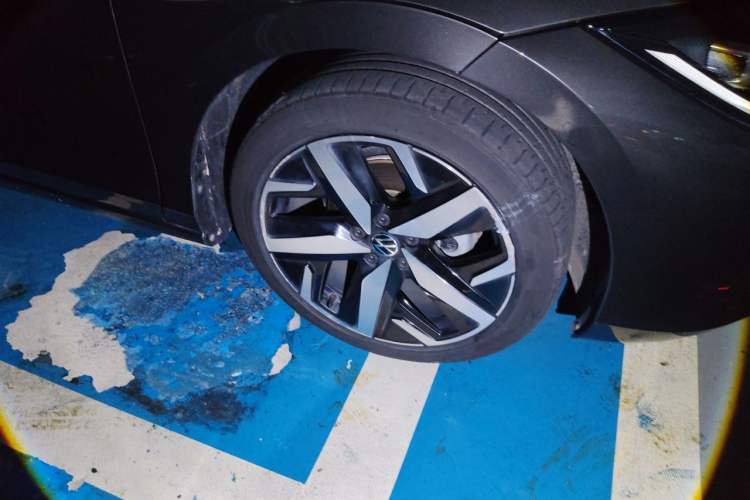 Used Volkswagen Lamando 2022 Lavida L 280TSI DSG Cool & Spicy Edition Right Front Wheel Hub