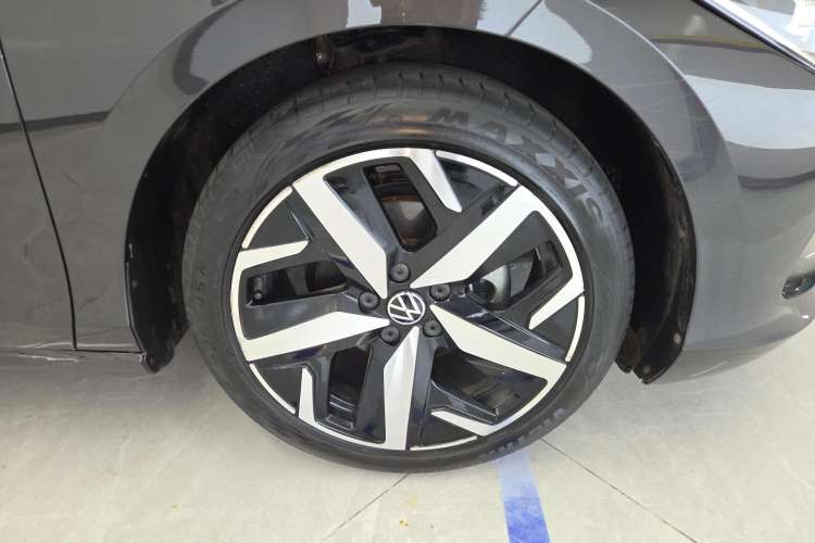 Used Volkswagen Lamando 2022 Lavida L 280TSI DSG Cool & Spicy Edition Right Front Wheel Hub