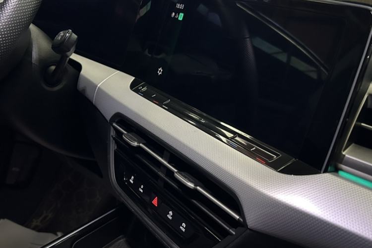 Used Volkswagen Lamando 2022 Lavida L 280TSI DSG Cool & Spicy Edition Audio And AC Panel