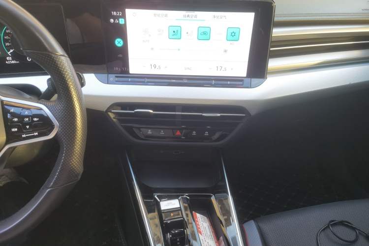 Used Volkswagen Lamando 2022 Lavida L 280TSI DSG Cool & Spicy Edition Audio And AC Panel