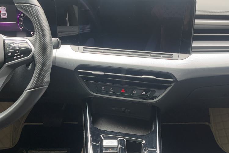 Used Volkswagen Lamando 2022 Lavida L 280TSI DSG Cool & Spicy Edition Audio And AC Panel