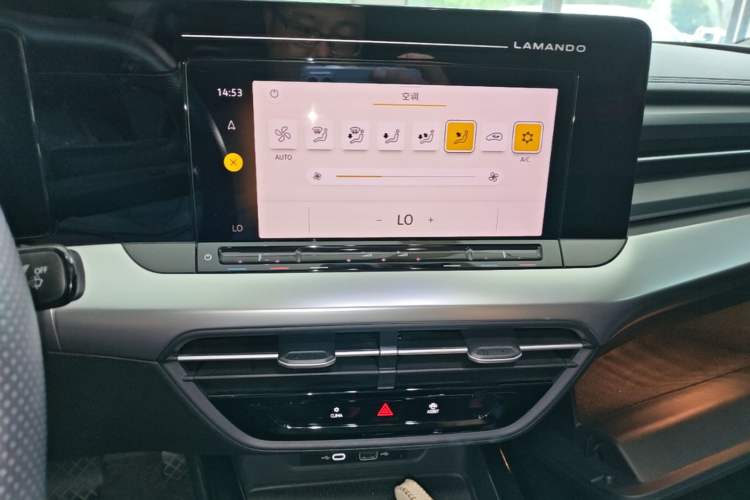 Used Volkswagen Lamando 2022 Lingdu L 280TSI DSG Spicy Edition Audio And AC Panel