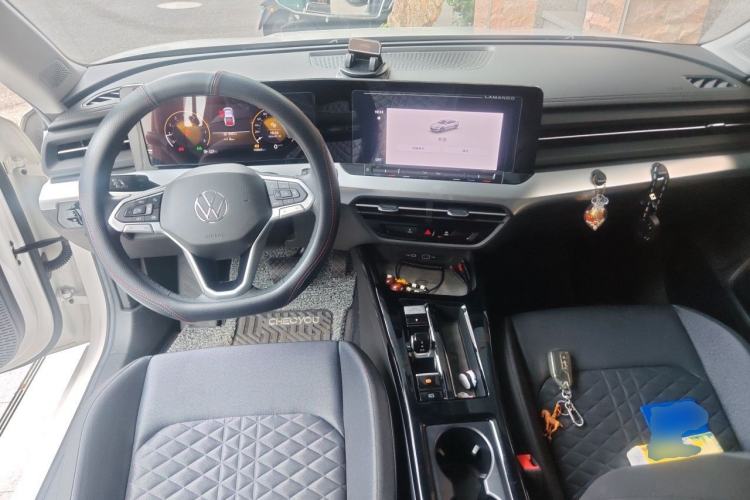 Used Volkswagen Lamando 2022 Lavida L 280TSI DSG Hot Edition Center Console