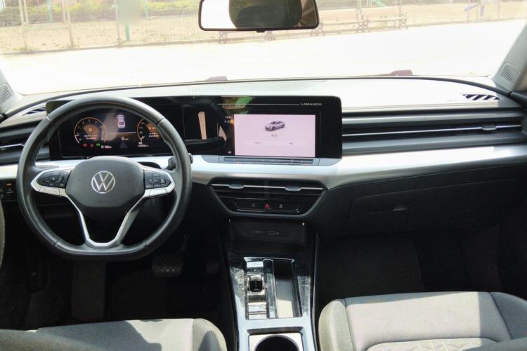 Used Volkswagen Lamando 2022 Lavida L 280TSI DSG Hot Edition Center Console
