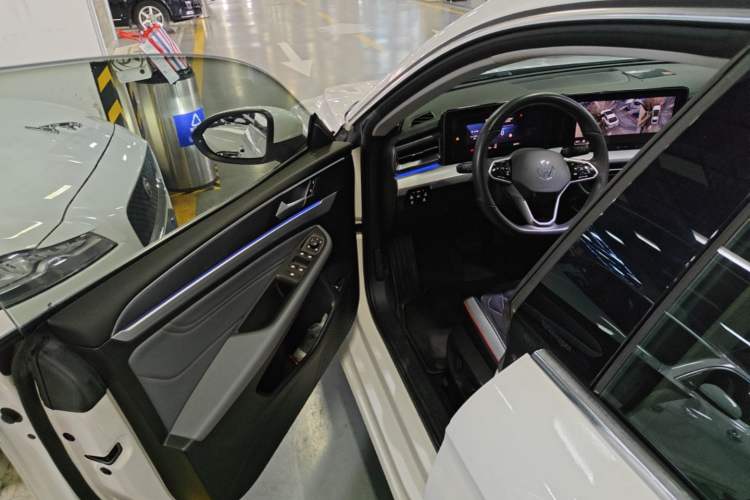 Used Volkswagen Lamando 2022 Lavida L 280TSI DSG Cool & Spicy Edition Driver Seat