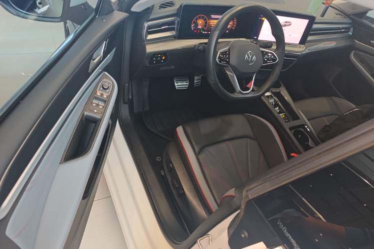 Used Volkswagen Lamando 2022 Lavida L 280TSI DSG Cool & Spicy Edition Driver Seat