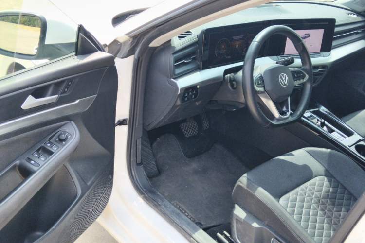 Used Volkswagen Lamando 2022 Lavida L 280TSI DSG Hot Edition Driver Seat