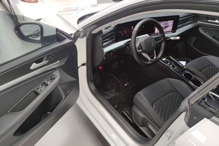 Used Volkswagen Lamando 2022 Lavida L 280TSI DSG Hot Edition Driver Seat