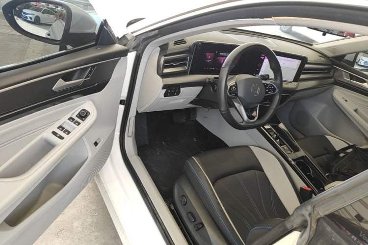 Used Volkswagen Lamando 2022 Lavida L 280TSI DSG Cool & Spicy Edition Driver Seat