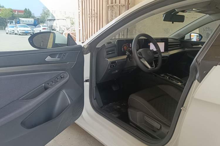 Used Volkswagen Lamando 2022 Lavida L 280TSI DSG Hot Edition Driver Seat