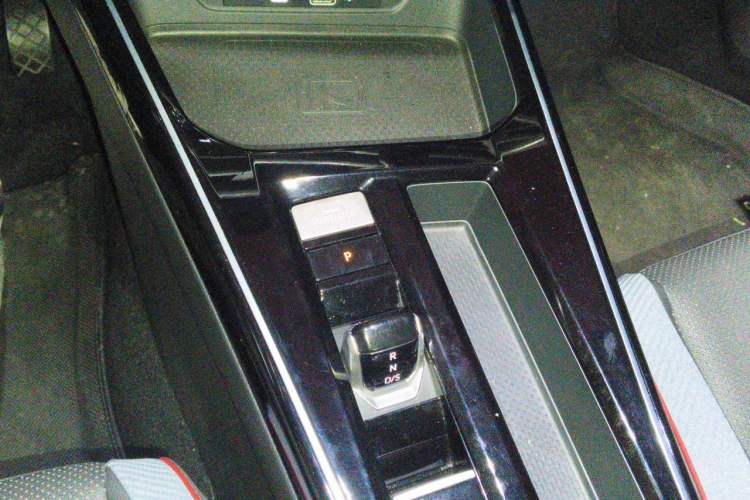 Used Volkswagen Lamando 2022 Lavida L 280TSI DSG Cool & Spicy Edition Gear Lever