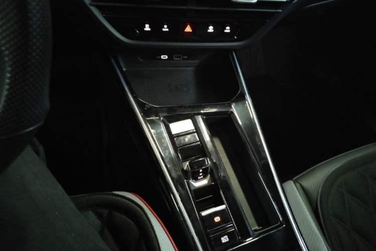 Used Volkswagen Lamando 2022 Lavida L 280TSI DSG Cool & Spicy Edition Gear Lever