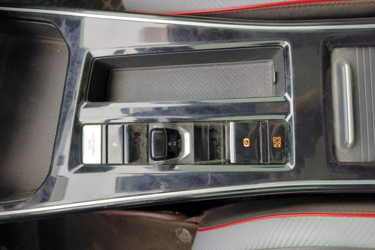 Used Volkswagen Lamando 2022 Lavida L 280TSI DSG Cool & Spicy Edition Gear Lever